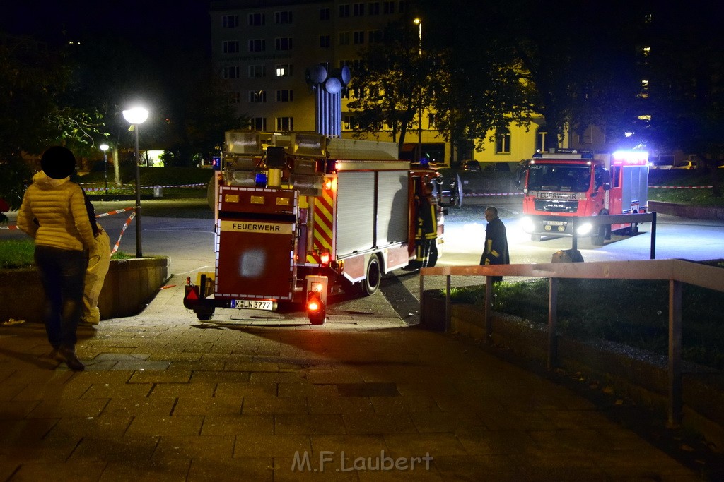 Einsatz BF Messerstecherei Koeln Neustadt Nord Eberplatz Platzmitte P033.JPG - Miklos Laubert